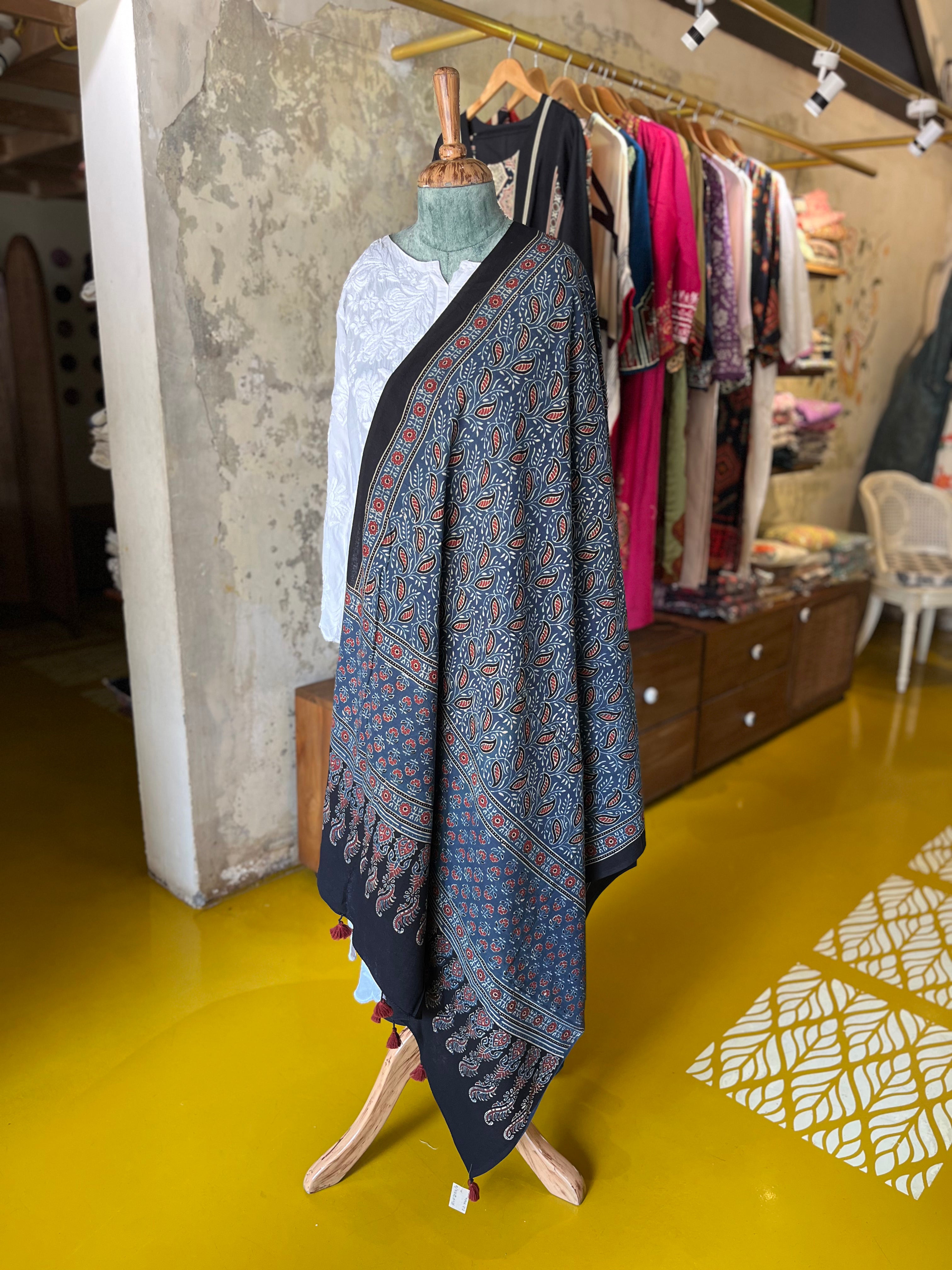 Midnight Paisley – Ajrakh Cotton Dupatta