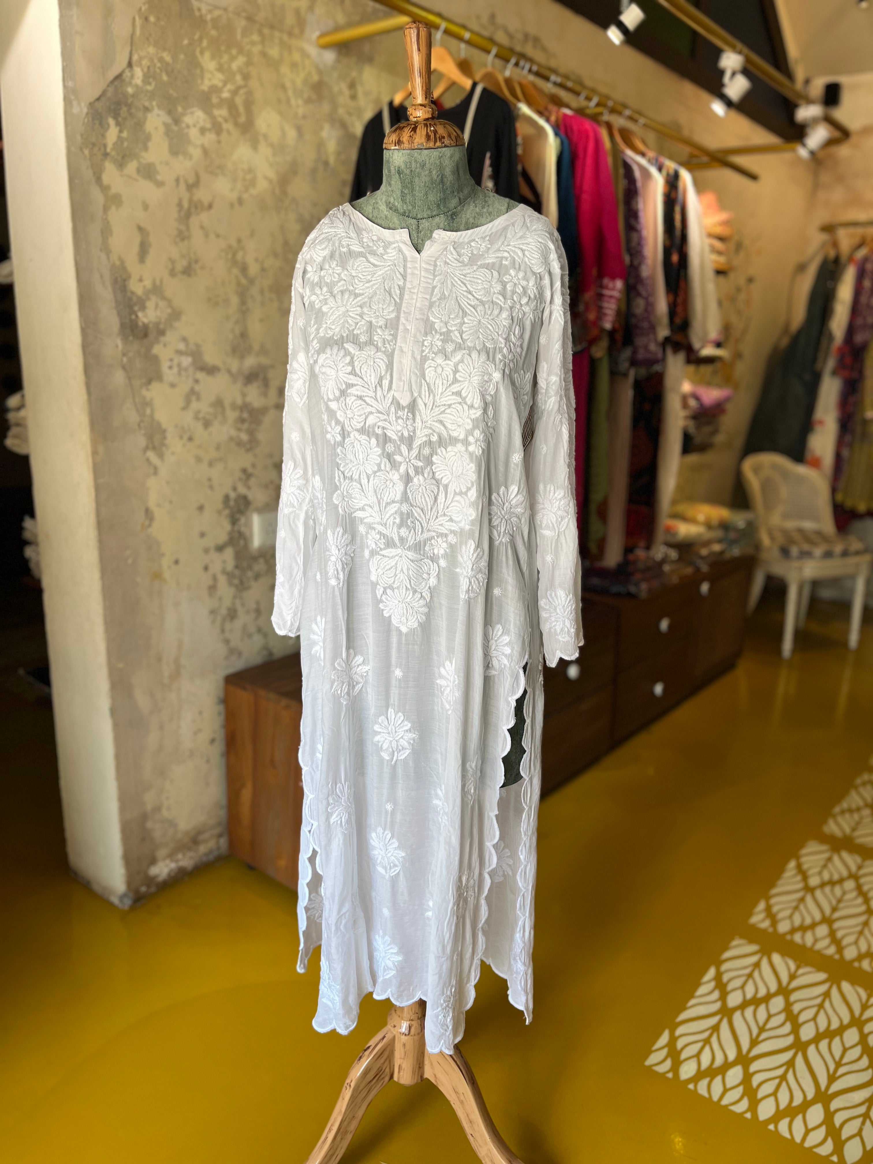 Classic White Bloom – Cotton Embroidered Kurta