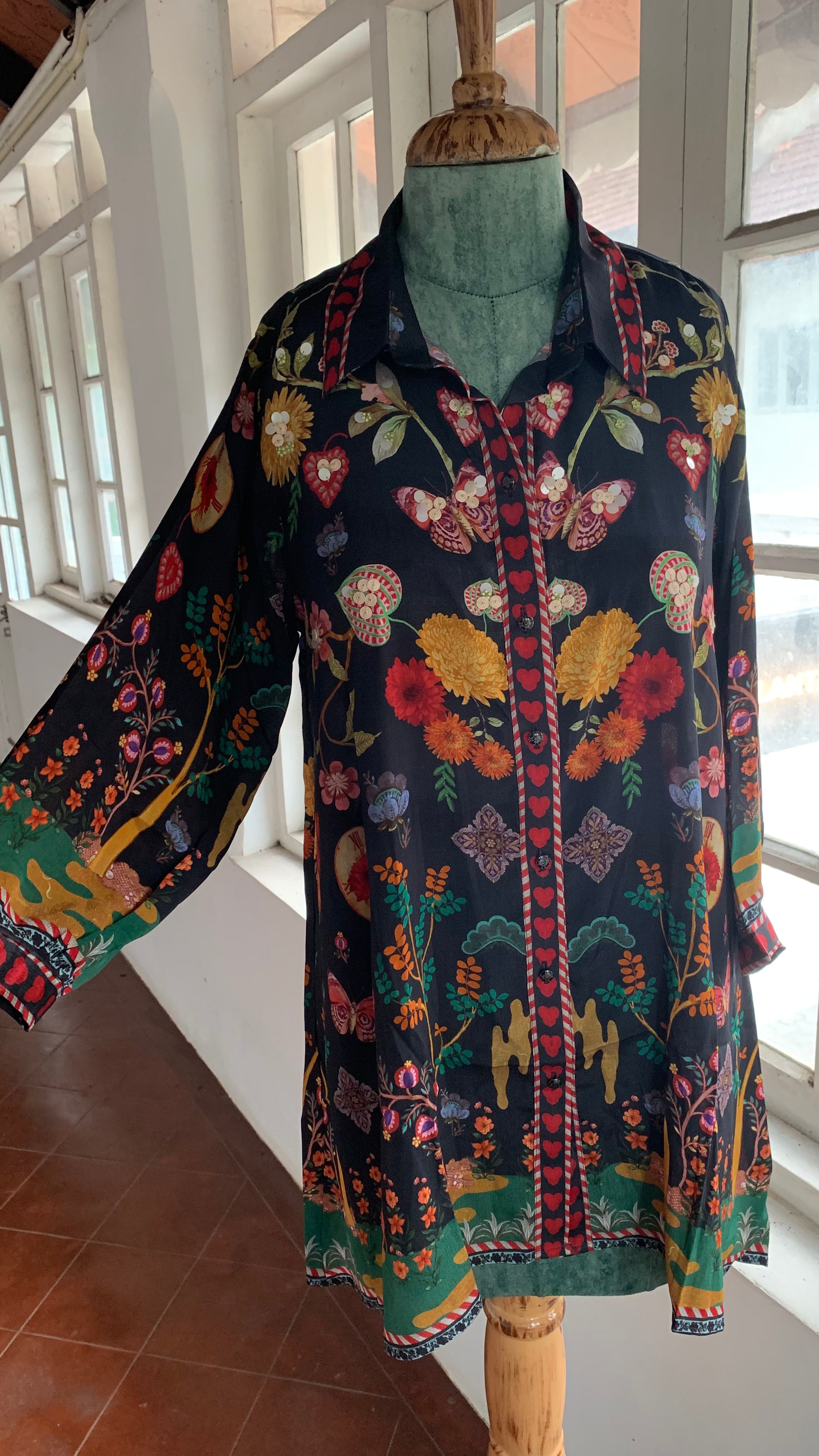 Mehri Noir Kurta